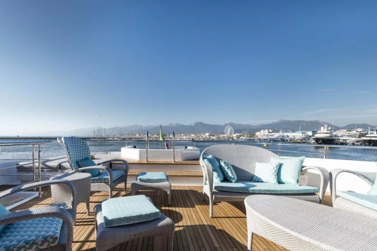 Sun Deck With Jacuzzi