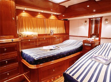SY LIBERTAS - Twin Cabin