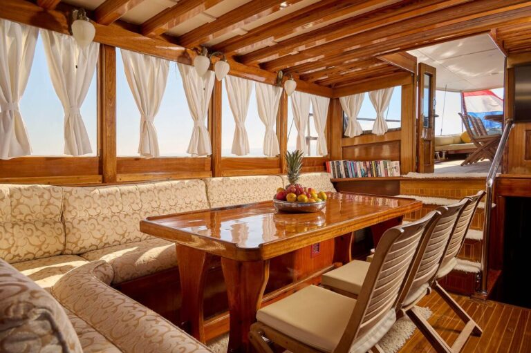 Main Salon Dining