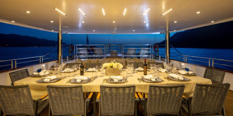 Main Deck Dining