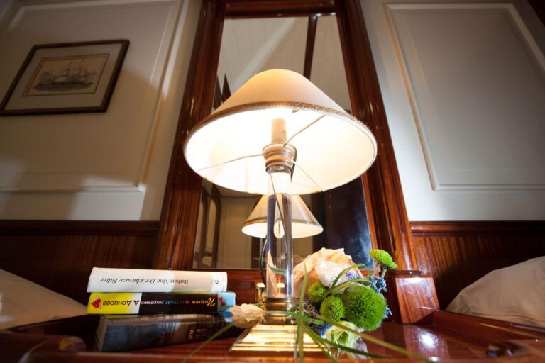 SY Lauran The Lamp