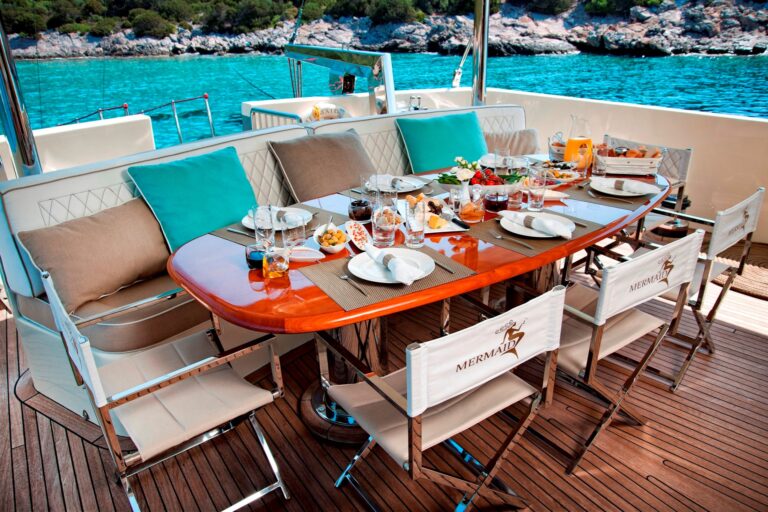 Main Aft Deck Alfresco Dining