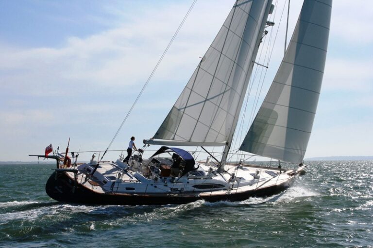 SY MUSTIQUE - Sailing