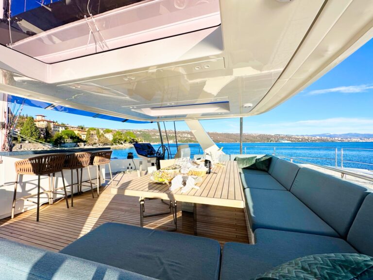 Flybridge Sun Deck