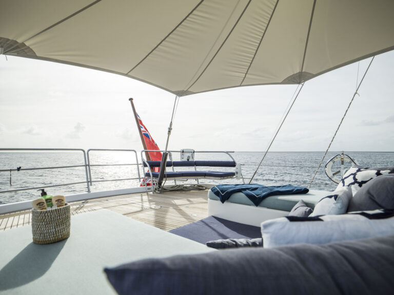 SY TWILIGHT - Aft deck