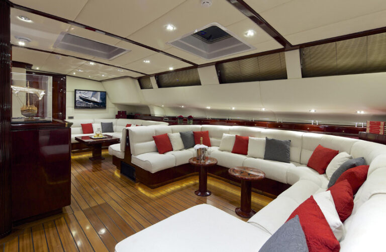Sail yacht ALLURE - Lower Salon Seating