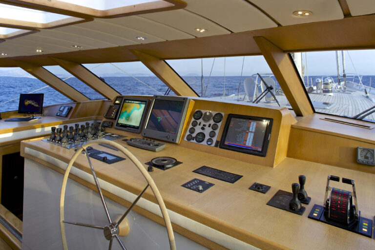 Sail yacht ALLURE - Wheelhouse