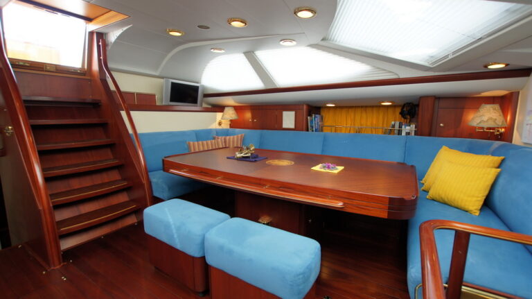 Sail yacht BILLY BUDD -  Salon dining