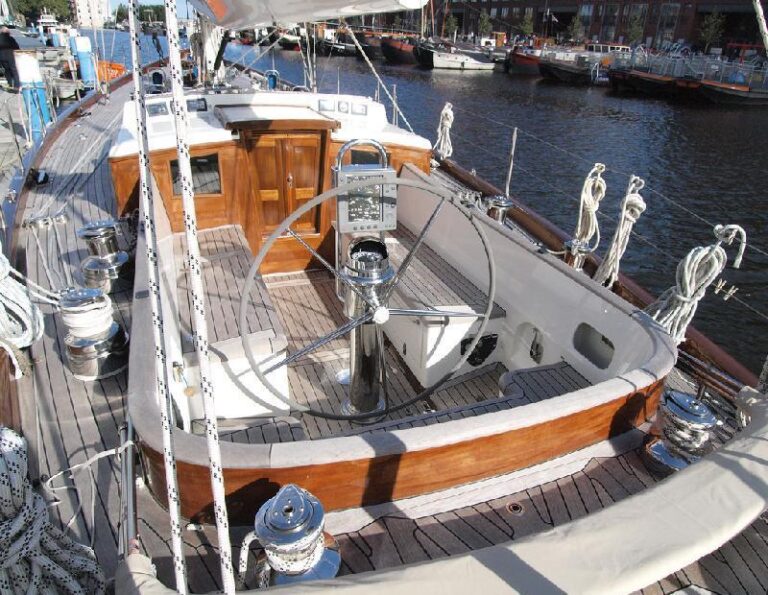 Sail yacht LADY ANN - Cockpit