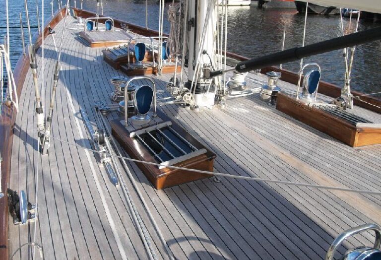 Sail yacht LADY ANN - Deck 3