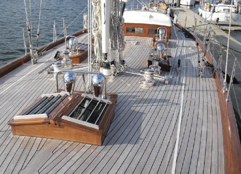 Sail yacht LADY ANN - Deck