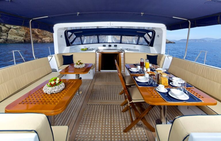 Sailing yacht AMADEUS - Cockpit Dining 2