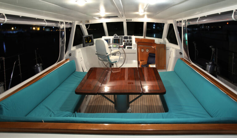 Sailing yacht KE-AMA II - Cockpit