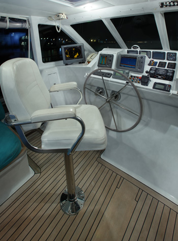 Sailing yacht KE-AMA II - Wheelhouse