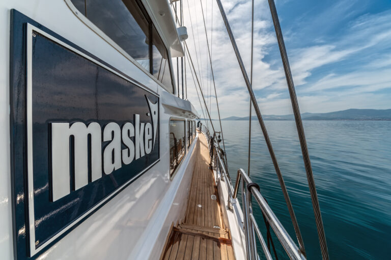 Sailing Yacht MASKE Detail