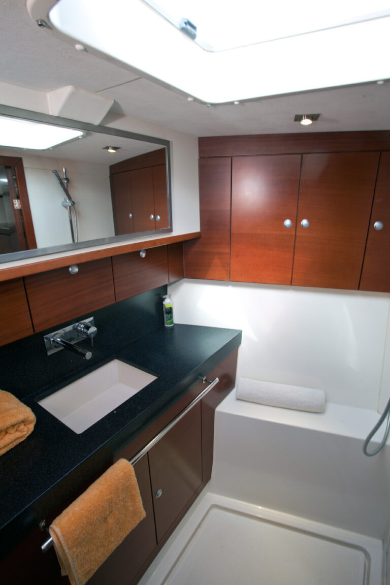 Sailing yacht MODUS VIVENDI - Bathroom