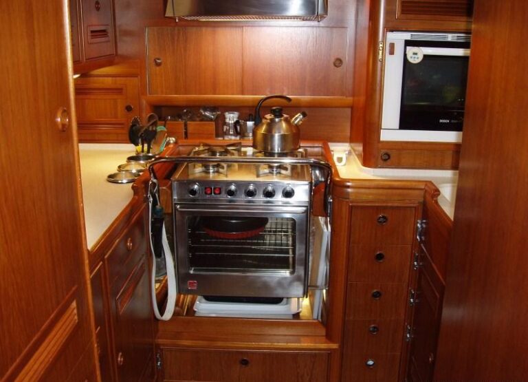 Sailing yacht PLUM - Galley