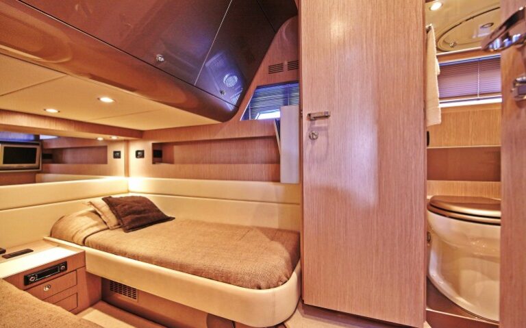 Sakura yacht - accommodation - guest