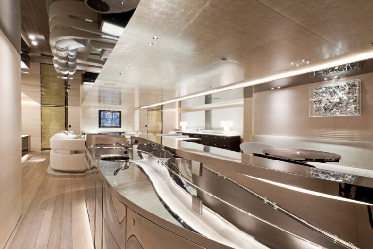 Salon With Bar