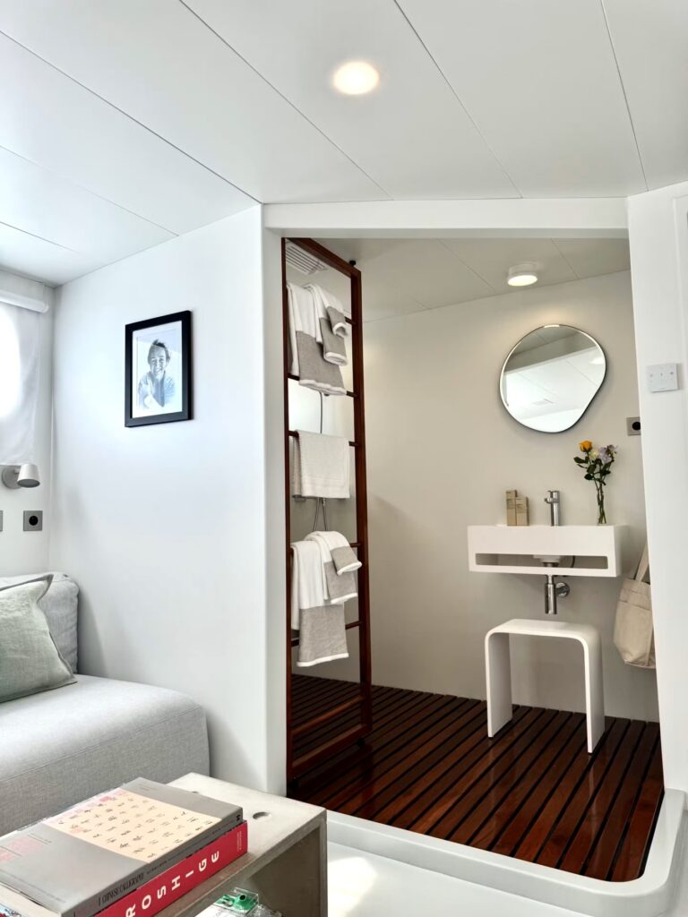 Salon With Washroom