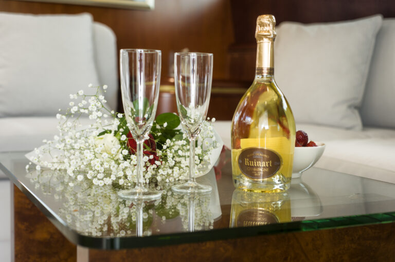 Saloon Detail Champagne