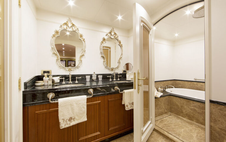 Santa Maria T - Owners Bathroom