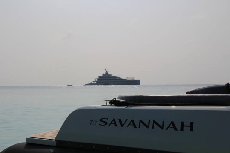 Savannah and her tender - Photo @dougiesocean and Feadship Fanclub