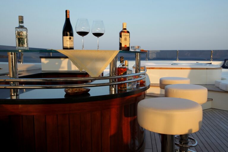 Serenity II - Sundeck Bar