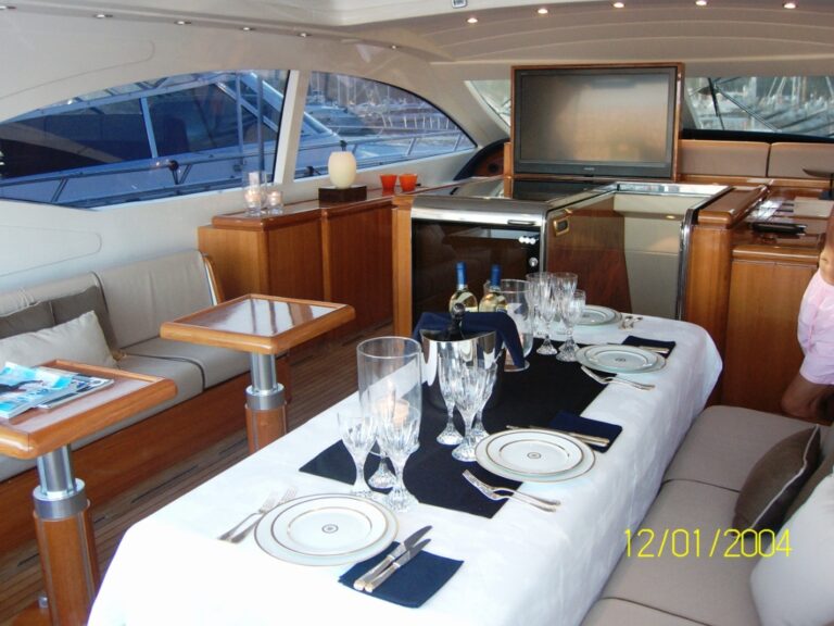 Shaal Nur Dinning Table