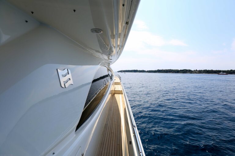 Side Deck Leading Forward