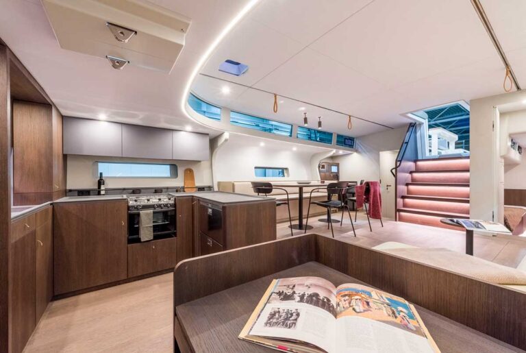 Sistership - Salon With Galley
