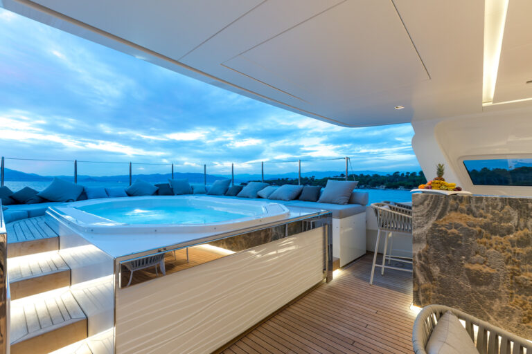 Sundeck Jacuzzi