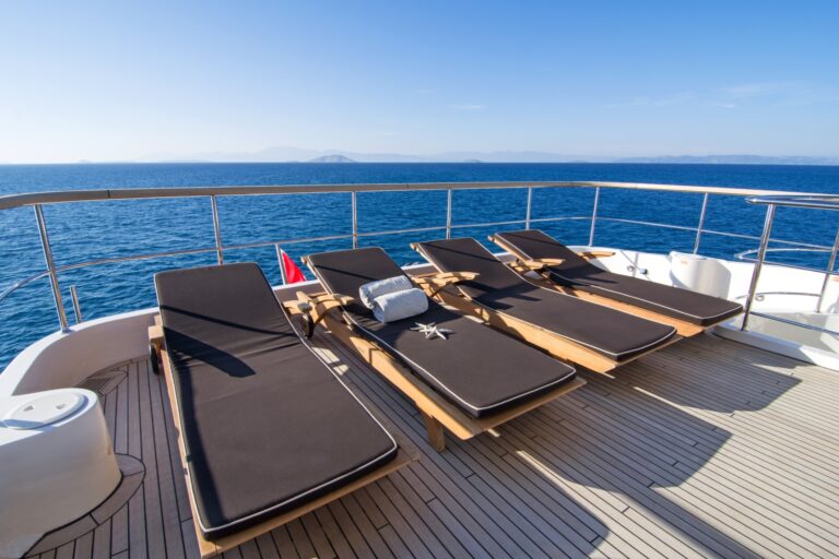 Sundeck Chaise Loungers