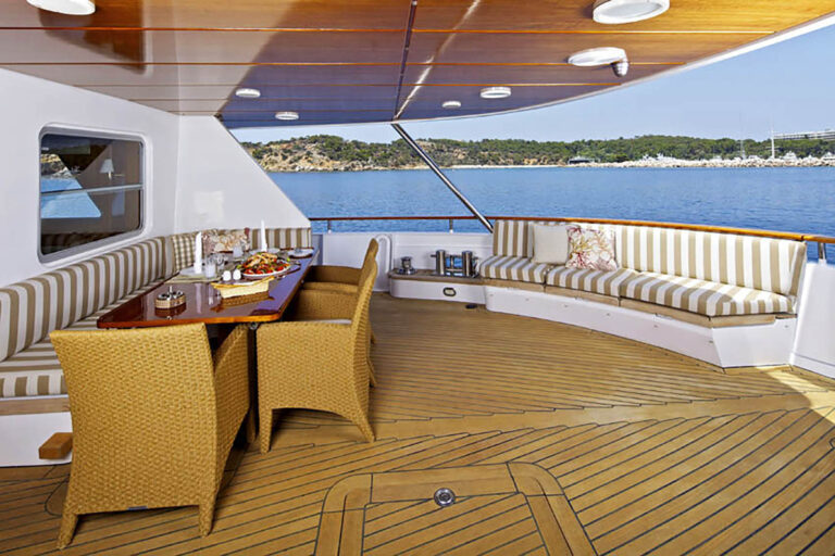 Sundeck Dining