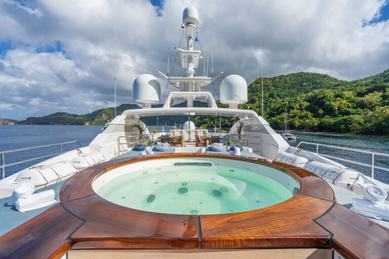 Sundeck Jacuzzi