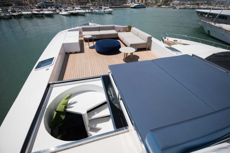 Sundeck With Sunpads