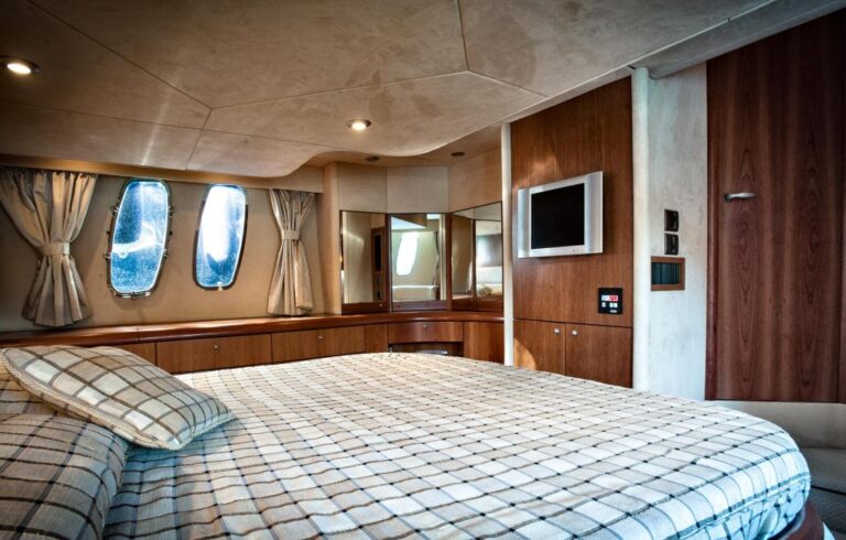Sunseeker Predator 61 LEO - Master Cabin 2