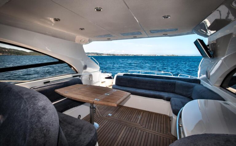 Sunseeker Predator 61 LEO - Upper Cockpit Salon
