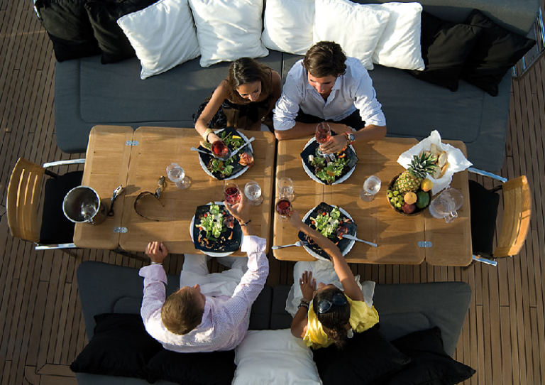 Sunseeker Predator 92 Sport - Al Fresco Dining