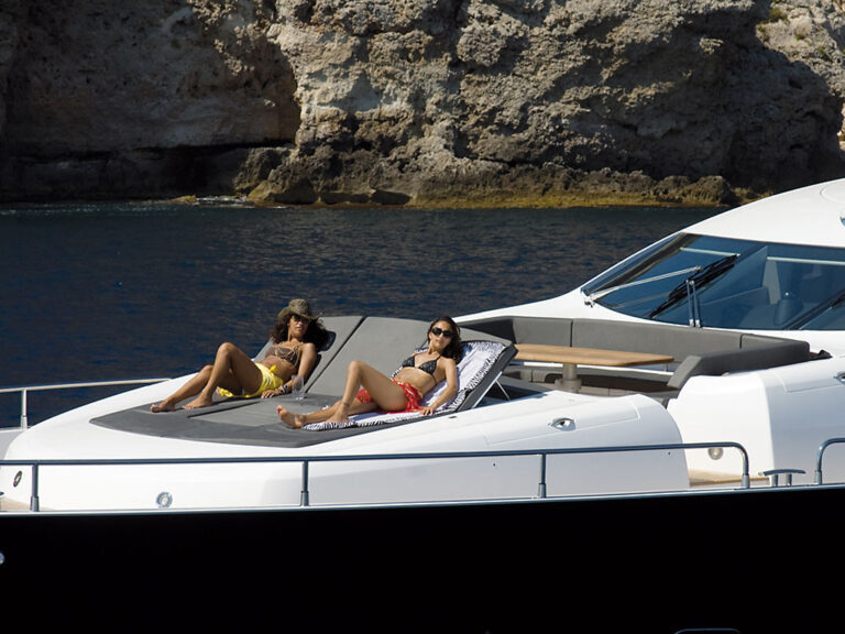 Sunseeker Predator 92 -  Sunpads On Foredeck