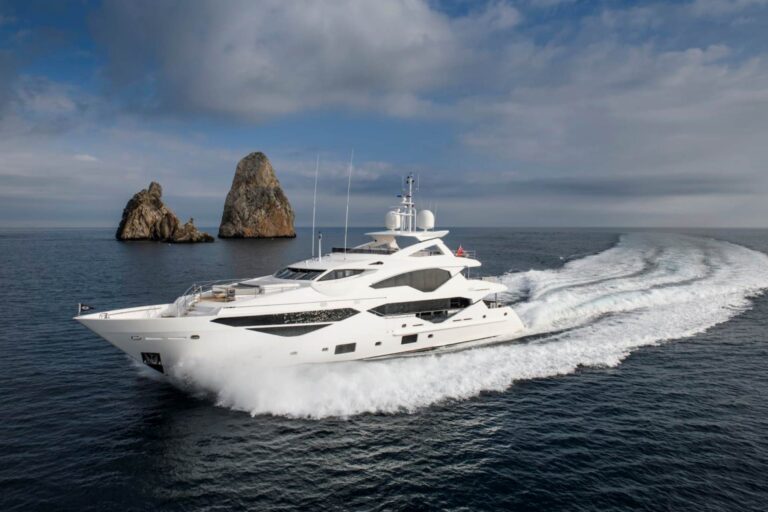 Sistership to motor yacht QUANTUM