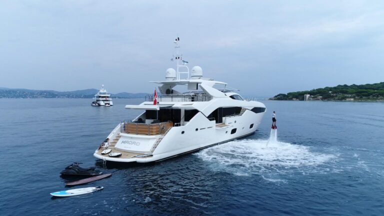 Sunseeker Motor Yacht MAORO - Stern View