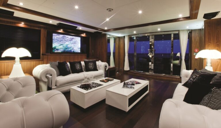 Sunskeeker Black and White - Salon view aft