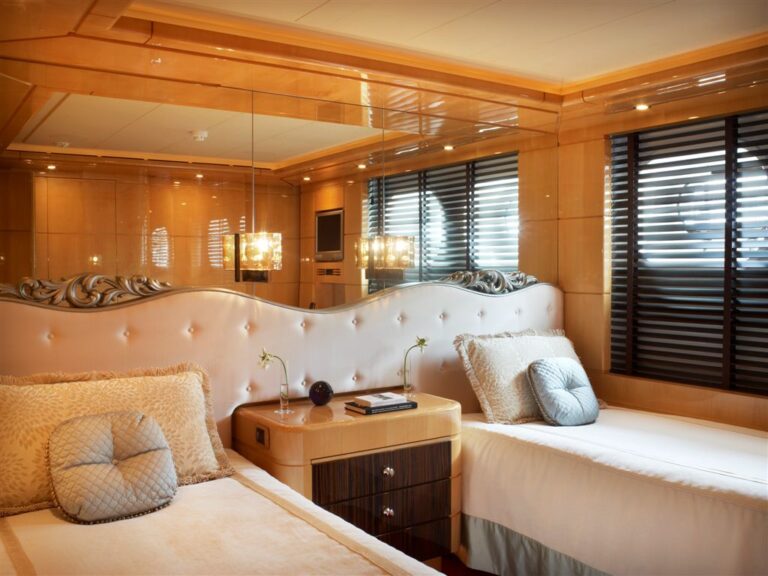 Superyacht 360 - Twin Cabin
