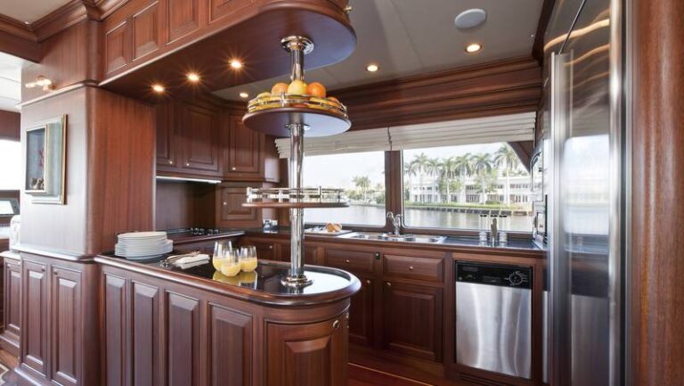 Superyacht 97 Cruiser - Galley