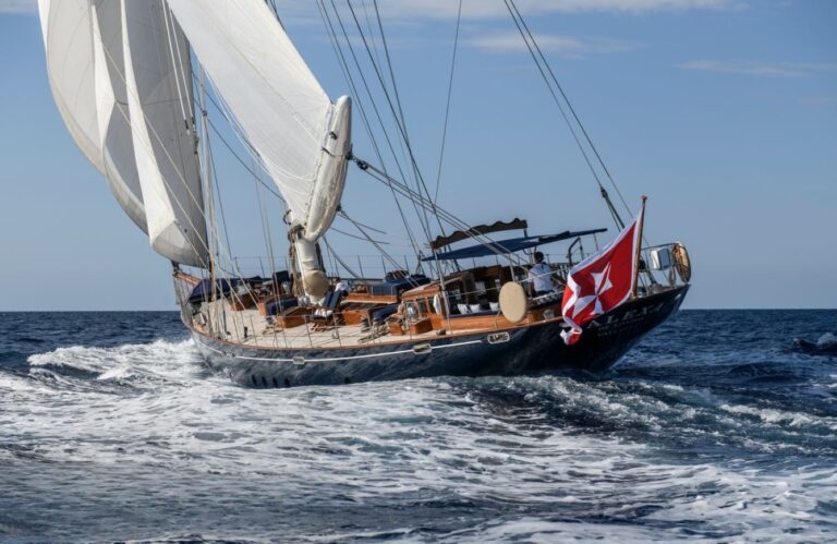 Superyacht ALEXA OF LONDON