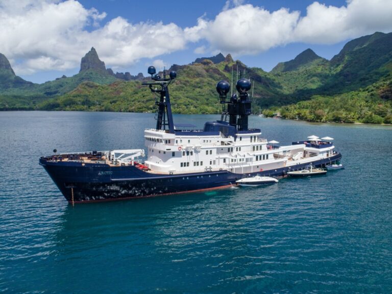 Superyacht ARCTIC