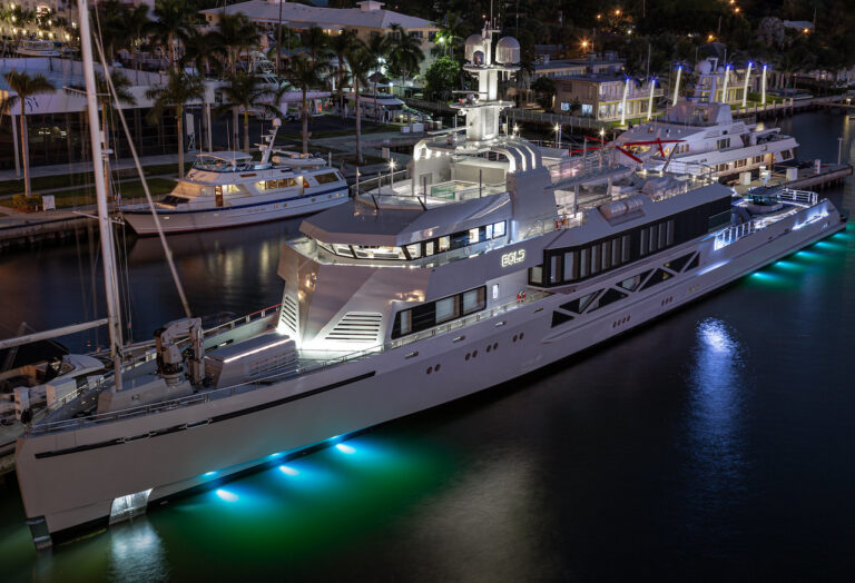 Superyacht BOLD