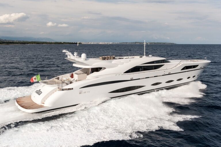 Superyacht FAST & FURIOUS