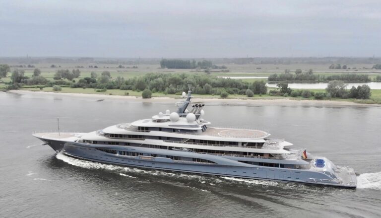 Superyacht FLYING FOX